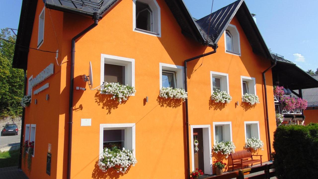 Bed & Breakfast Gosciniec Pod Brzegiem *